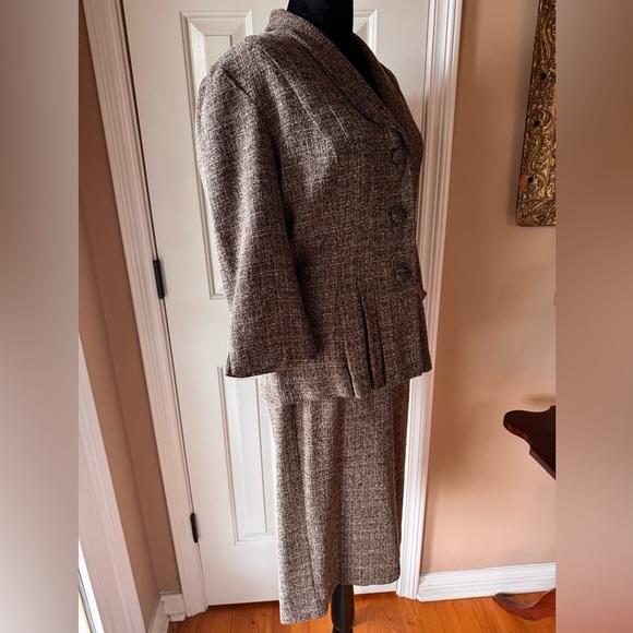 Danny & Nicole Elegant Skirt Suit size 12 - Picture 10 of 14